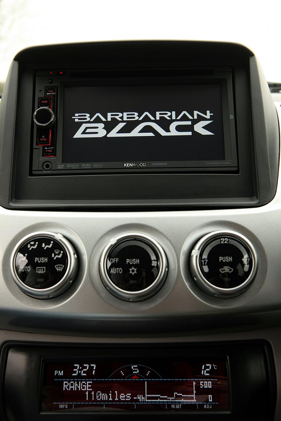 Детали интерьера Mitsubishi L200 Black Barbarian 2012 года  (UK) (фото 32 из 68)